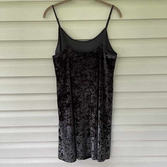 Victoria's Secret Black Thin Strap Crushed Velvet Slip Dress Size M/L - Picture 3 of 7